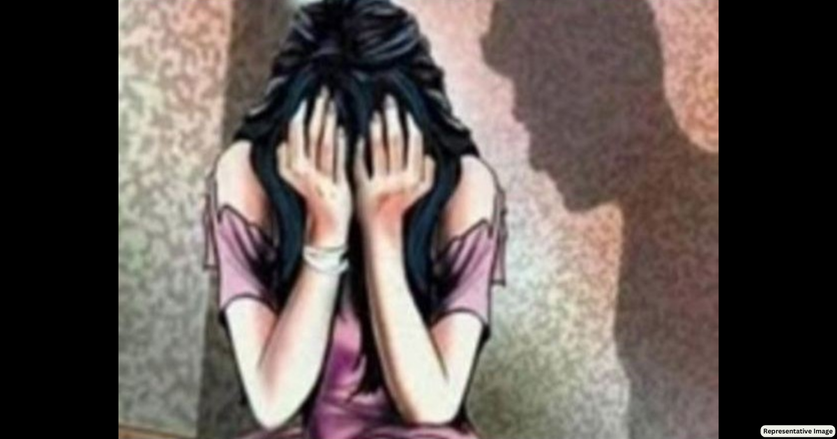 Mumbai: 24-year-old girl molested on moving local train